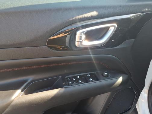 Bright White Clearcoat 2024 Jeep Compass Trailhawk