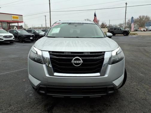 2024 Nissan Pathfinder SV FWD