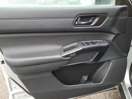 2024 Nissan Pathfinder SV FWD