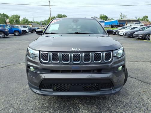 Granite Crystal Metallic Clearcoat 2023 Jeep Compass Latitude Lux