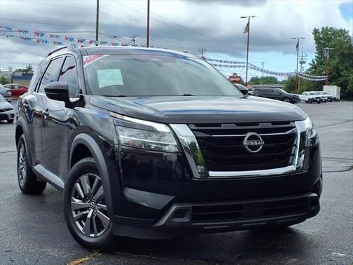 2022 Nissan Pathfinder SV