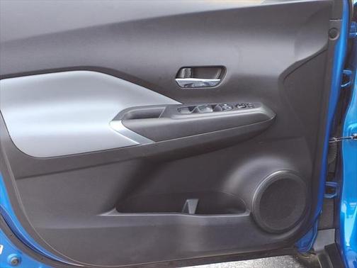 2022 Nissan Kicks SR