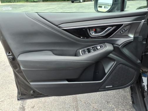 Crystal Black Silica 2024 Subaru Outback Limited