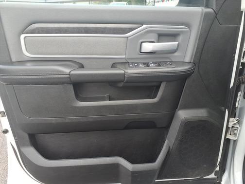 2022 RAM 2500 Big Horn Crew Cab 4x4 6'4' Box