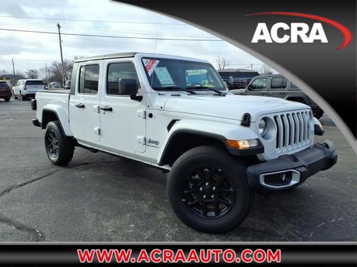 Bright White Clearcoat 2023 Jeep Gladiator Overland