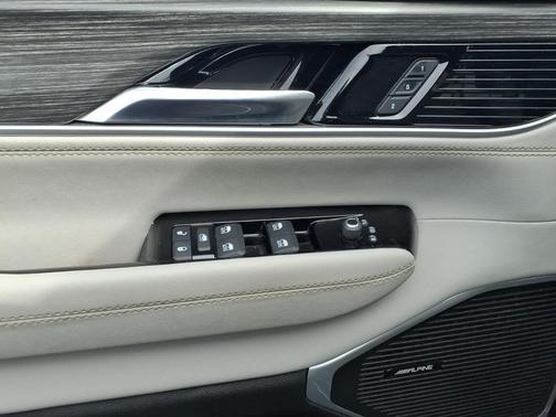 Diamond Black Crystal Pearlcoat 2023 Jeep Wagoneer Series II 4x4