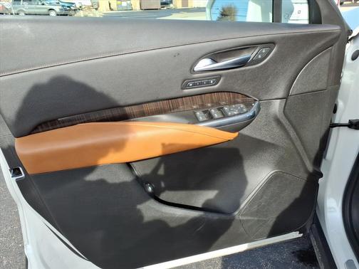 Crystal White Tricoat 2019 Cadillac XT4 Premium Luxury