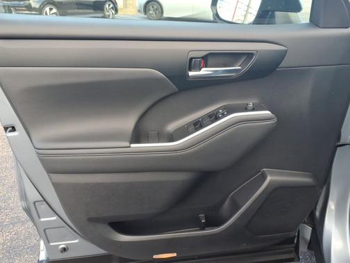 Moon Dust 2023 Toyota Highlander XLE