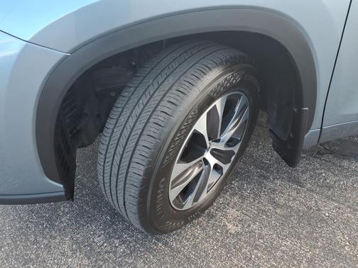 Moon Dust 2023 Toyota Highlander XLE