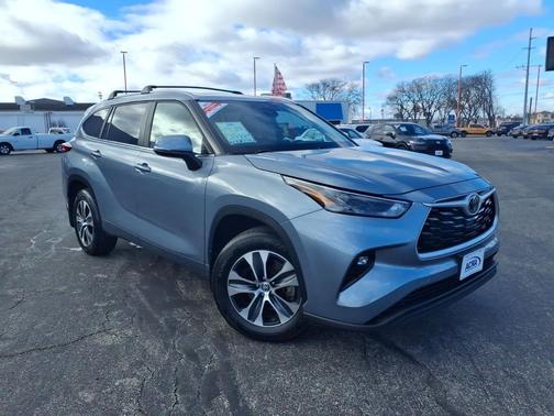Moon Dust 2023 Toyota Highlander XLE