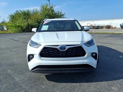 2022 Toyota Highlander Hybrid XLE