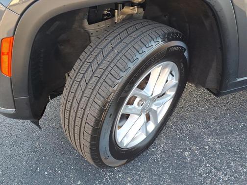 2024 Jeep Grand Cherokee L Laredo