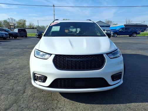 Bright White Clearcoat 2025 Chrysler Pacifica Limited