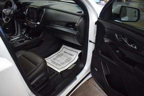Iridescent Pearl Tricoat 2023 Chevrolet Traverse High Country