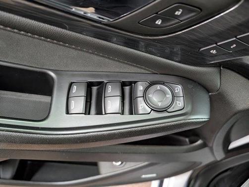 Iridescent Pearl Tricoat 2023 Chevrolet Traverse High Country