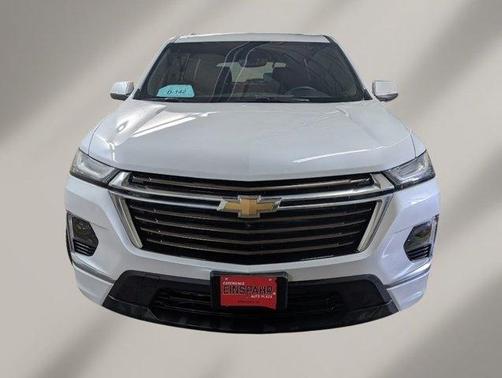 Iridescent Pearl Tricoat 2023 Chevrolet Traverse High Country