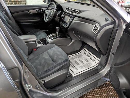 Gun Metallic 2016 Nissan Rogue SV