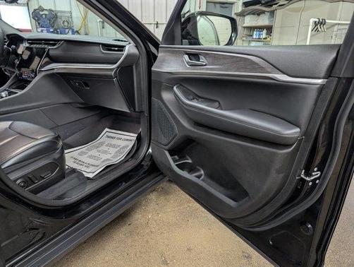 Diamond Black 2023 Jeep Grand Cherokee L Limited