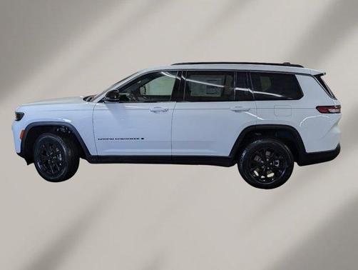 Bright White Clearcoat 2026 Jeep Grand Cherokee L Laredo