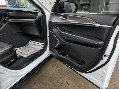 Bright White Clearcoat 2023 Jeep Grand Cherokee L Limited