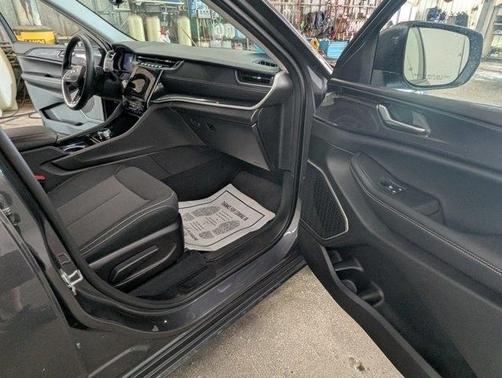 2022 Jeep Grand Cherokee Laredo
