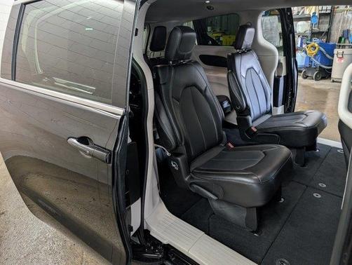 Diamond Black 2024 Chrysler Pacifica Touring-L