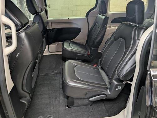 2024 Chrysler Pacifica Touring-L