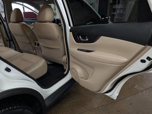 White 2019 Nissan Rogue SV