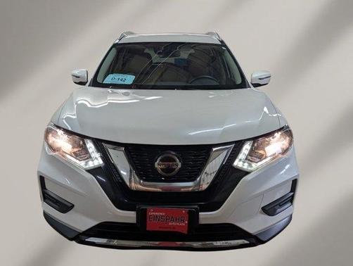 White 2019 Nissan Rogue SV