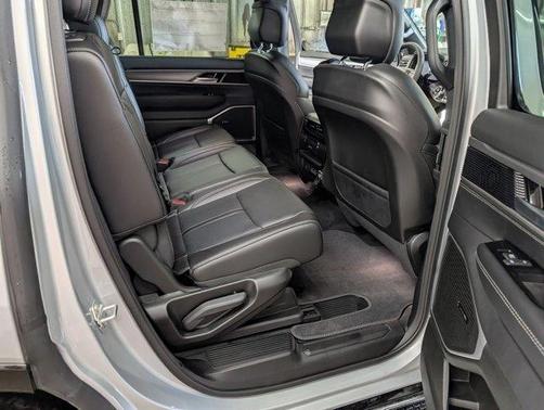 2025 Jeep Wagoneer Base