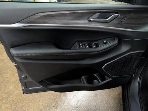 Metallic 2026 Jeep Grand Cherokee Limited