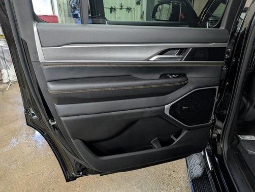 Gloss Black 2026 Jeep Grand Wagoneer Base