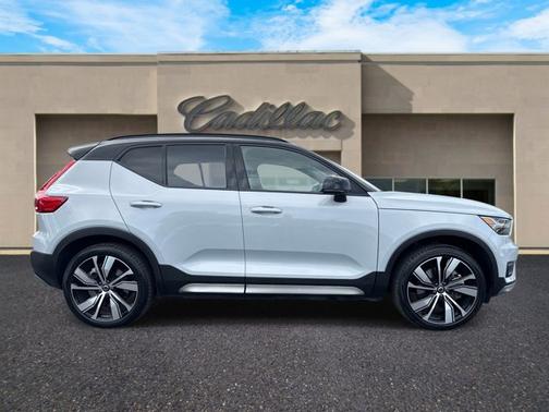 2021 Volvo XC40 Recharge Pure Electric P8