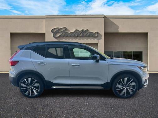 2021 Volvo XC40 Recharge Pure Electric P8