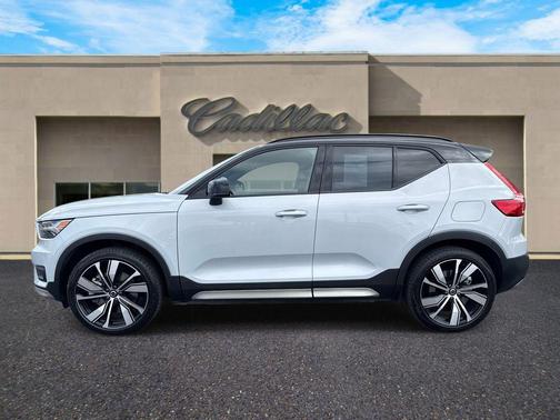2021 Volvo XC40 Recharge Pure Electric P8