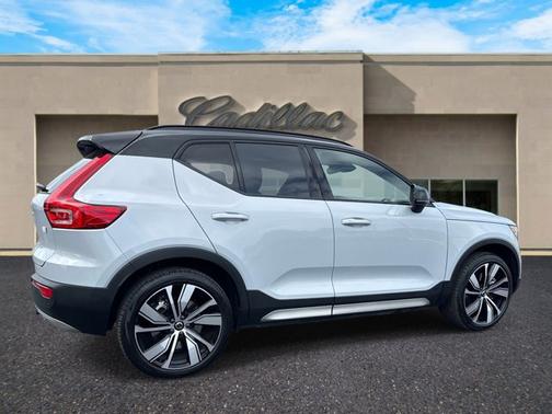 2021 Volvo XC40 Recharge Pure Electric P8