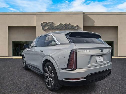 2025 Cadillac Escalade IQ Luxury 2