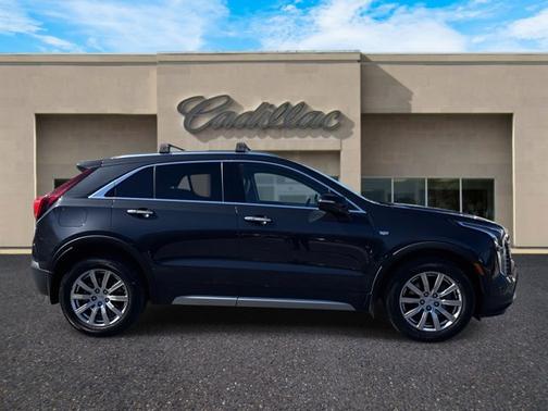 2022 Cadillac XT4 Premium Luxury