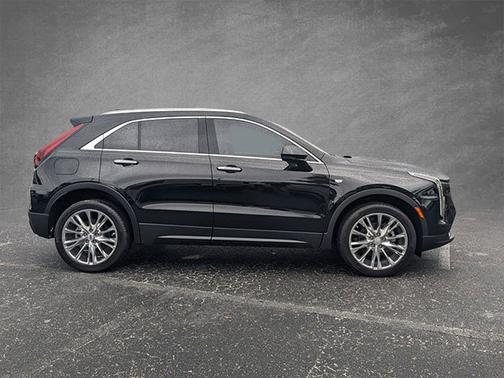 2025 Cadillac XT4 FWD Premium Luxury