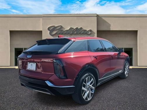 2025 Cadillac OPTIQ Luxury 2 AWD