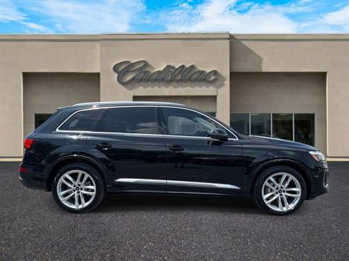 Mythos Black Metallic 2025 Audi Q7 55 Premium Plus