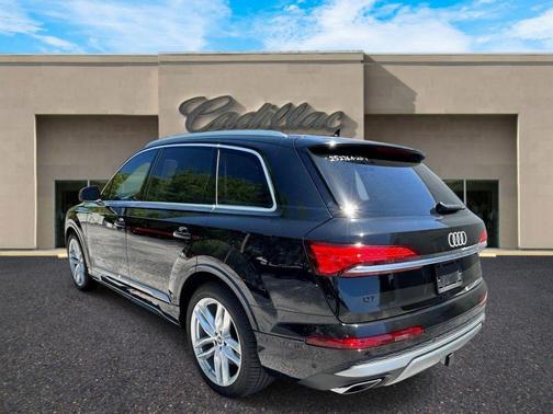 Mythos Black Metallic 2025 Audi Q7 55 Premium Plus