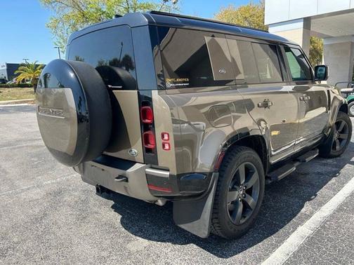 Gondwana Stone Metallic 2022 Land Rover Defender 110 X-Dynamic HSE