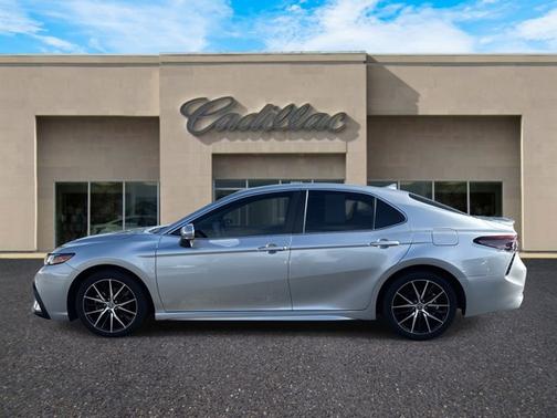 2024 Toyota Camry Hybrid SE