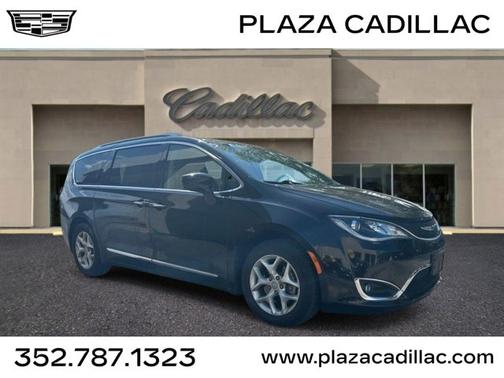 Brilliant Black Crystal Pearlcoat 2020 Chrysler Pacifica Touring L