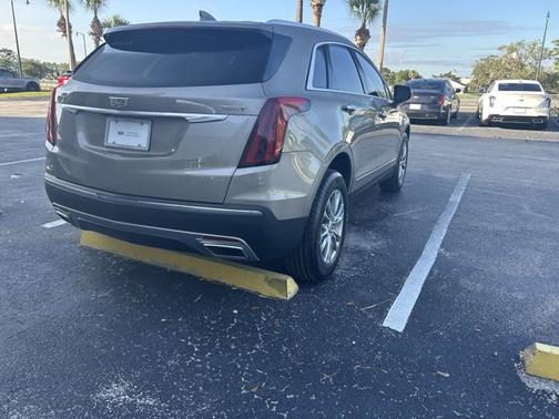 2022 Cadillac XT5 FWD Premium Luxury