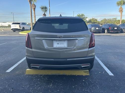 2022 Cadillac XT5 FWD Premium Luxury