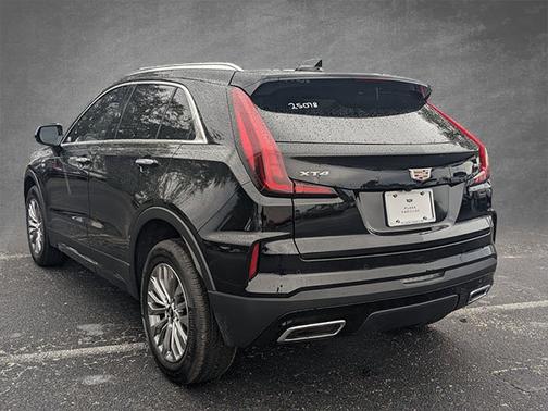 2025 Cadillac XT4 FWD Premium Luxury