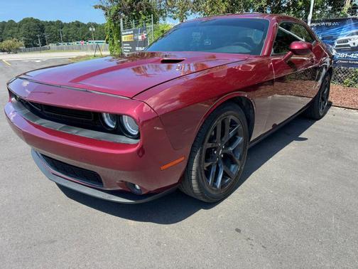 Octane Red Pearlcoat 2019 Dodge Challenger SXT