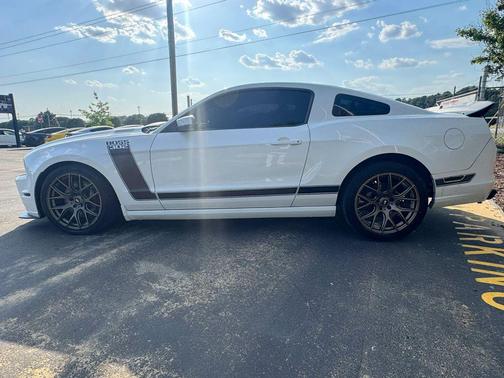 White 2013 Ford Mustang Boss 302